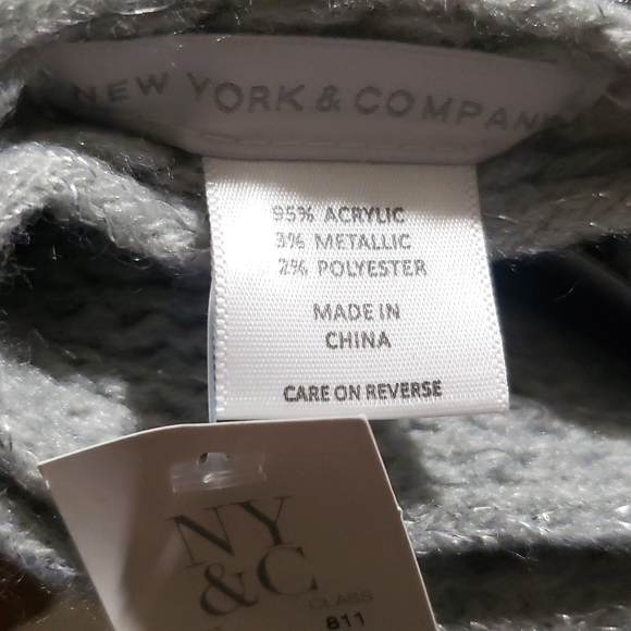 NWT New York & Co. 2-Piece Honeycomb Scarf And Gloves Gift Set - Picture 4 of 6